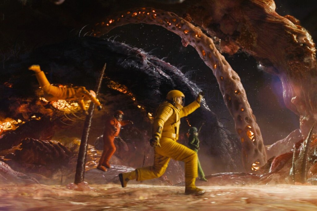 I Guardiani atterrano su un pianeta alieno con tute spaziali colorate